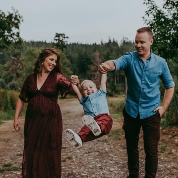 Meet your Posher, Cassandra - Picture 1 of 1